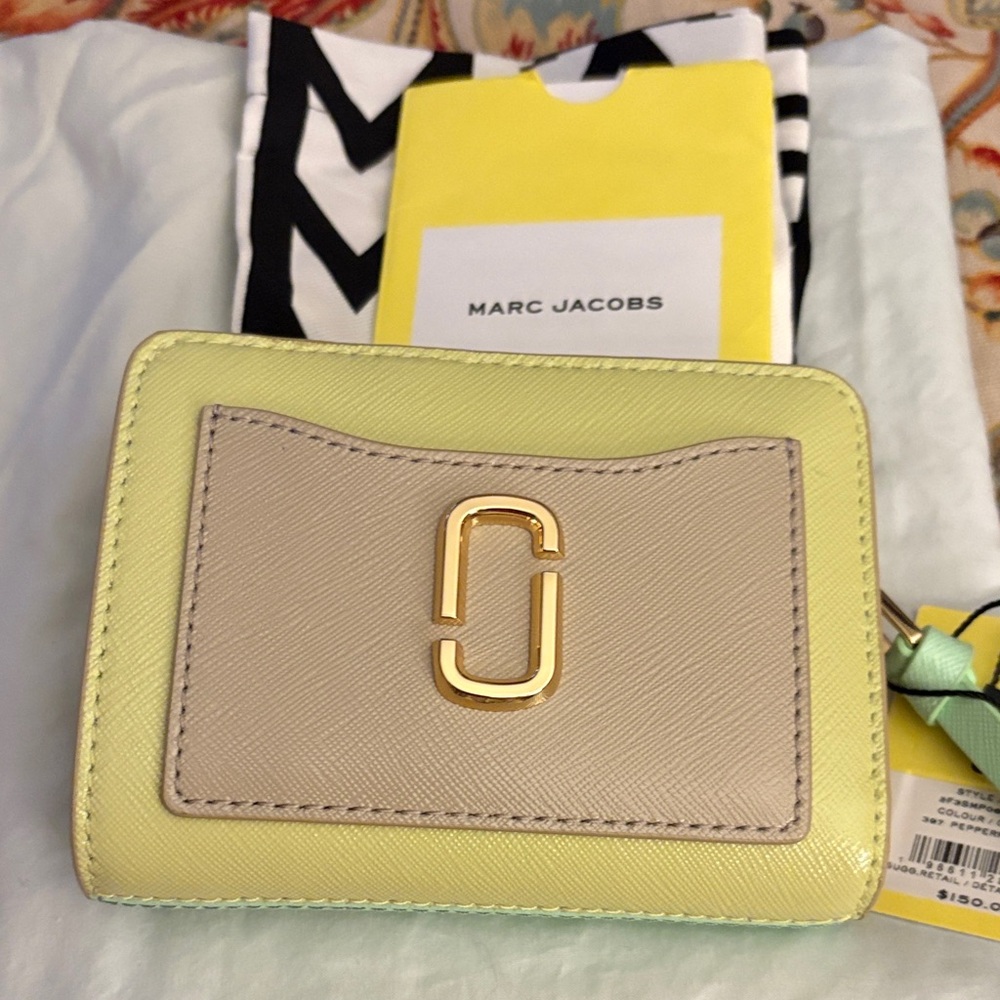 Marc Jacobs THE UTILITY
SNAPSHOT TOP ZIP MULTI WALLET NWT
